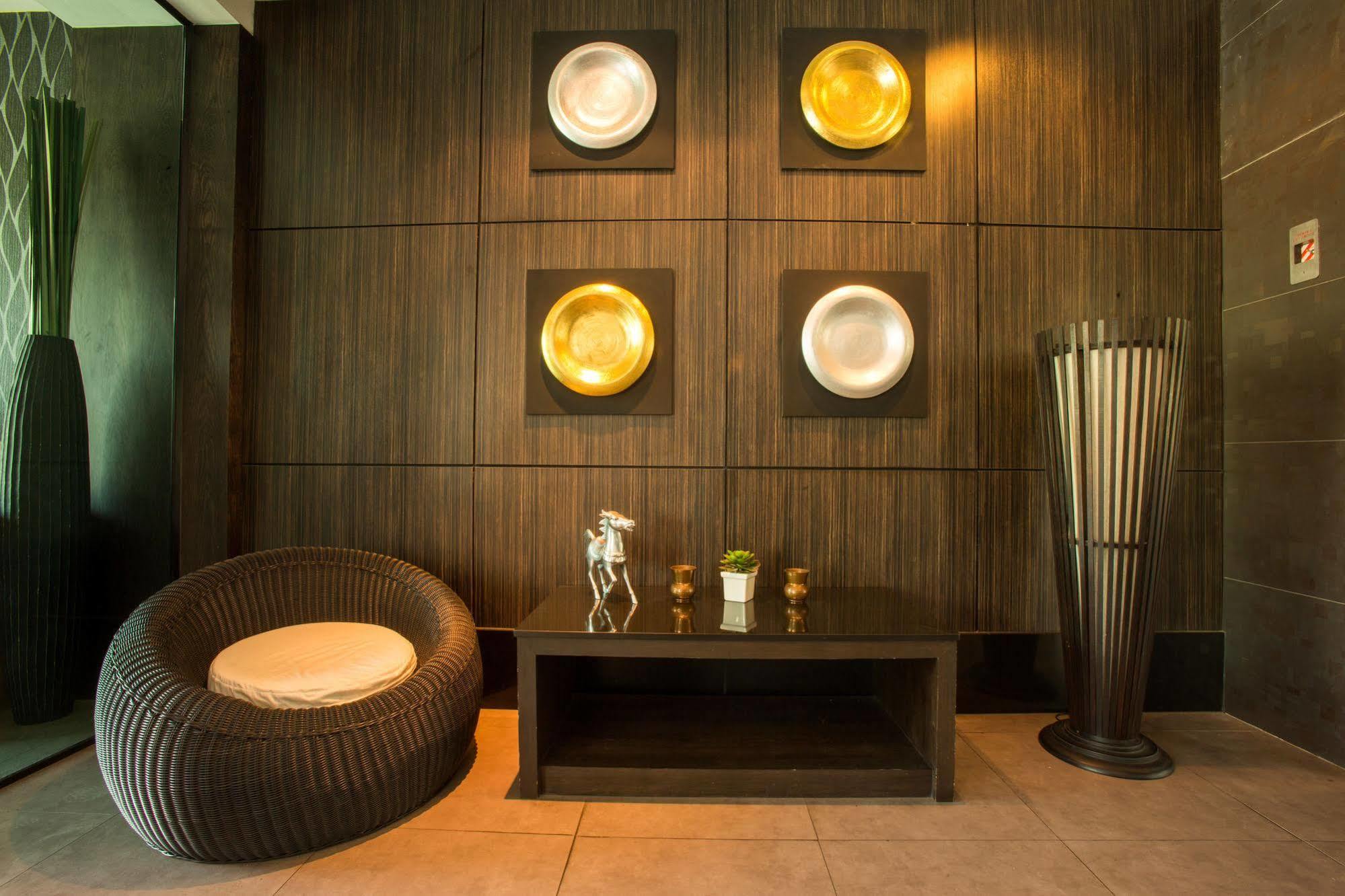 Inn Place Serviced Residence Pattaya Extérieur photo