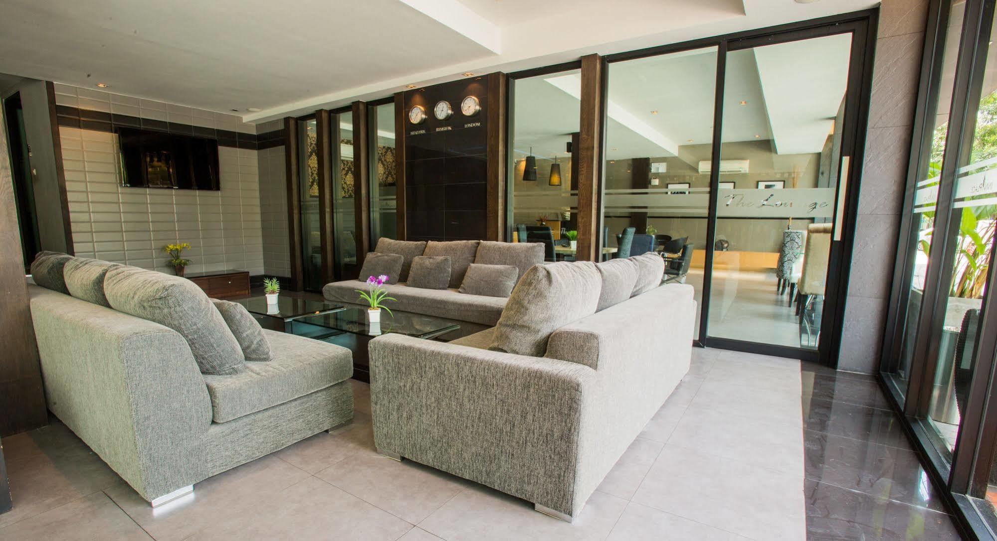 Inn Place Serviced Residence Pattaya Extérieur photo